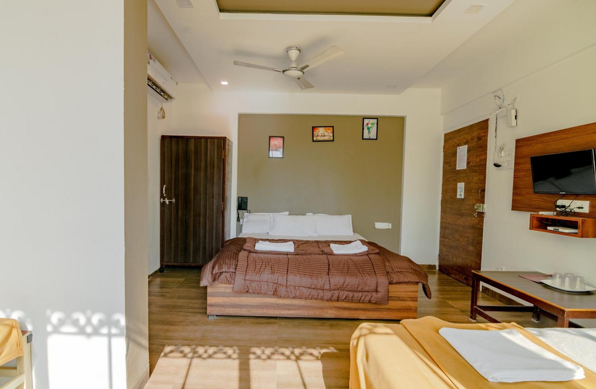 White House Beach Resort, Nagaon Ngoại thất bức ảnh
