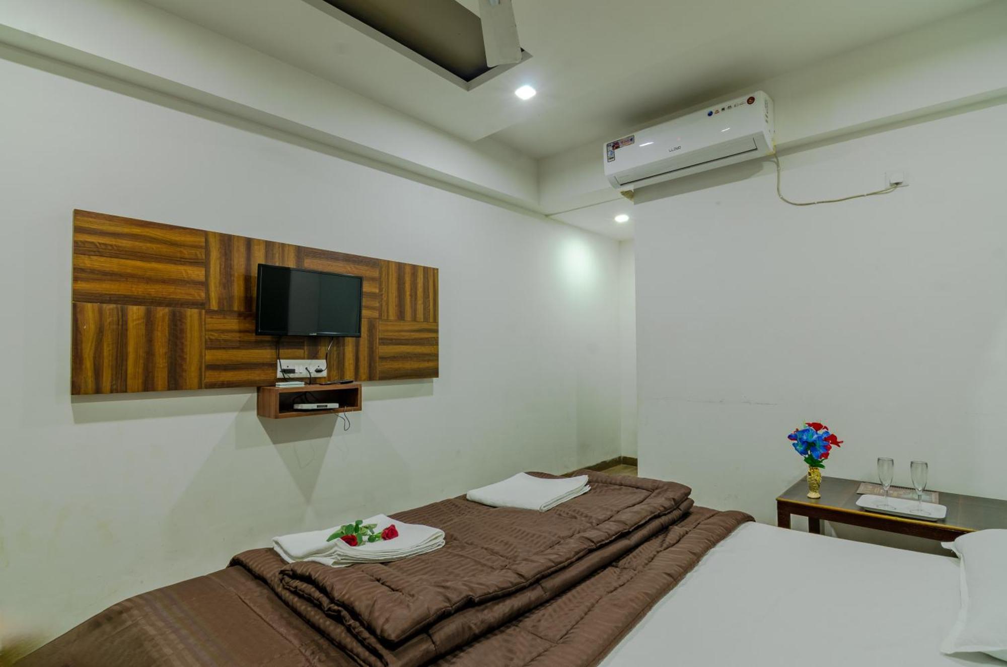 White House Beach Resort, Nagaon Ngoại thất bức ảnh