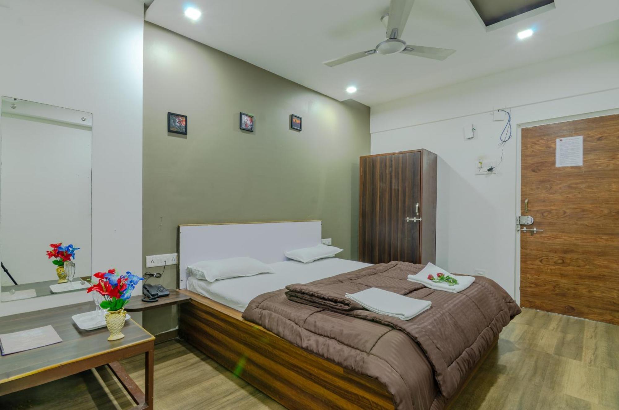 White House Beach Resort, Nagaon Ngoại thất bức ảnh
