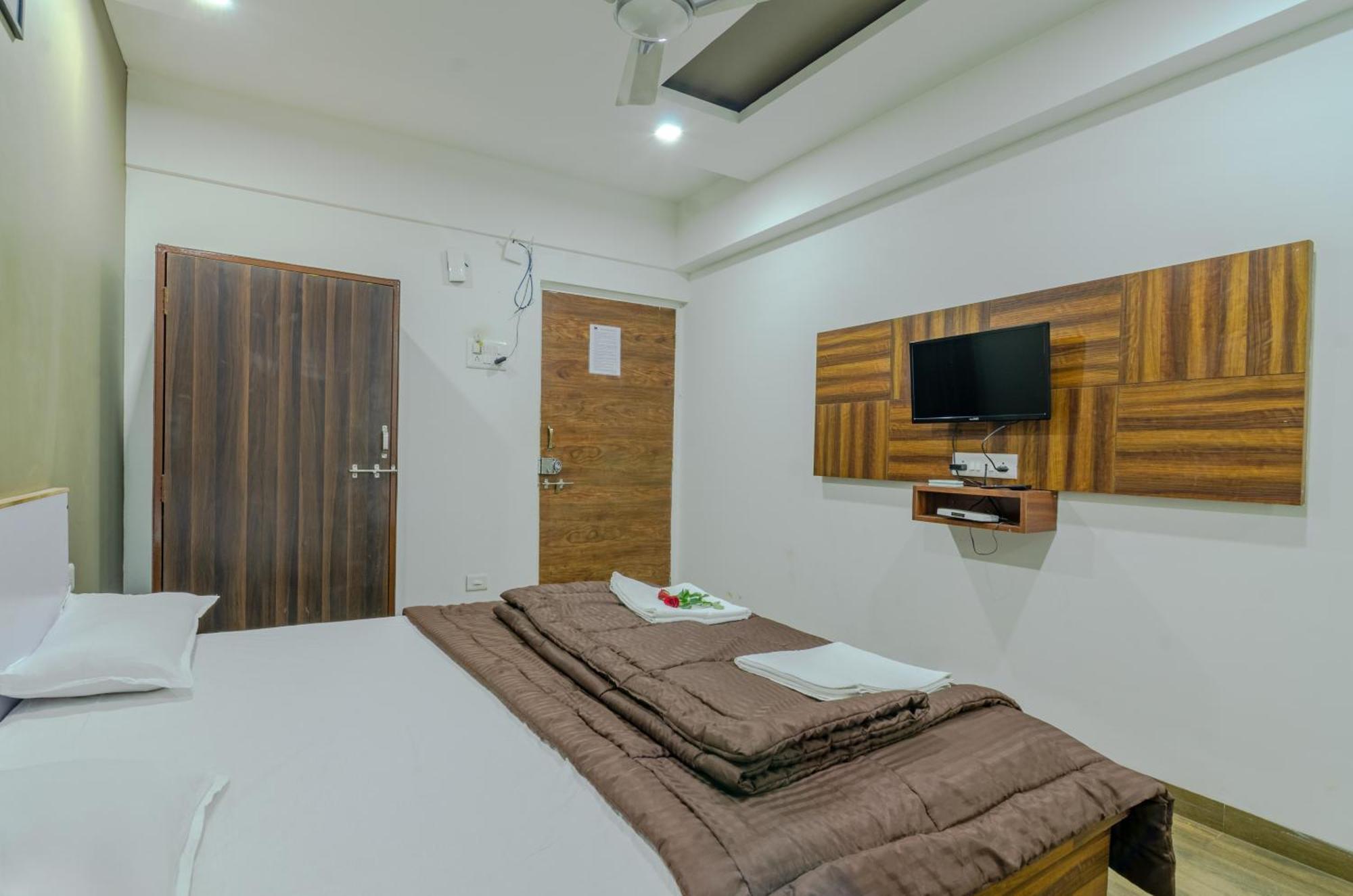 White House Beach Resort, Nagaon Ngoại thất bức ảnh