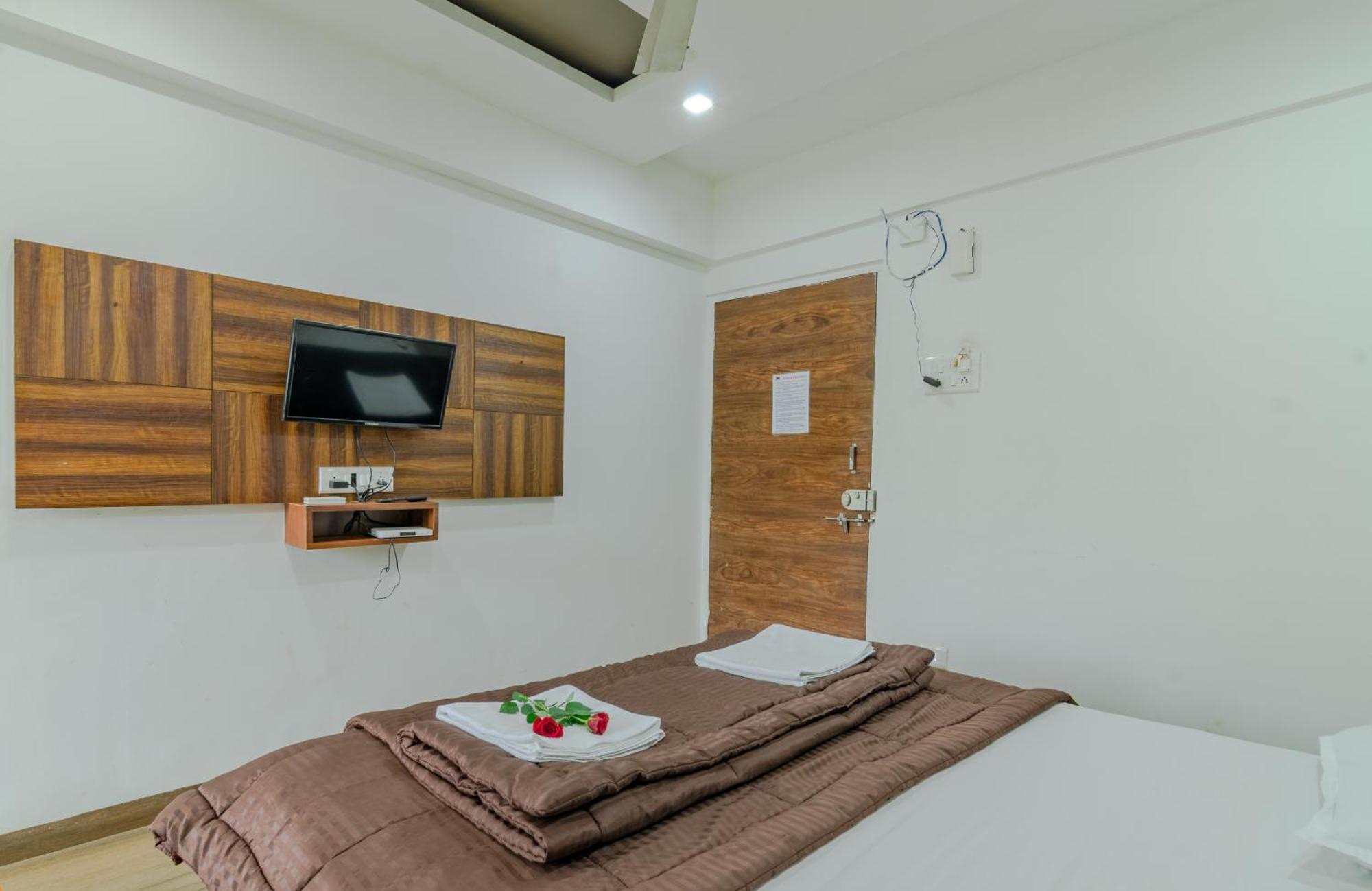 White House Beach Resort, Nagaon Ngoại thất bức ảnh