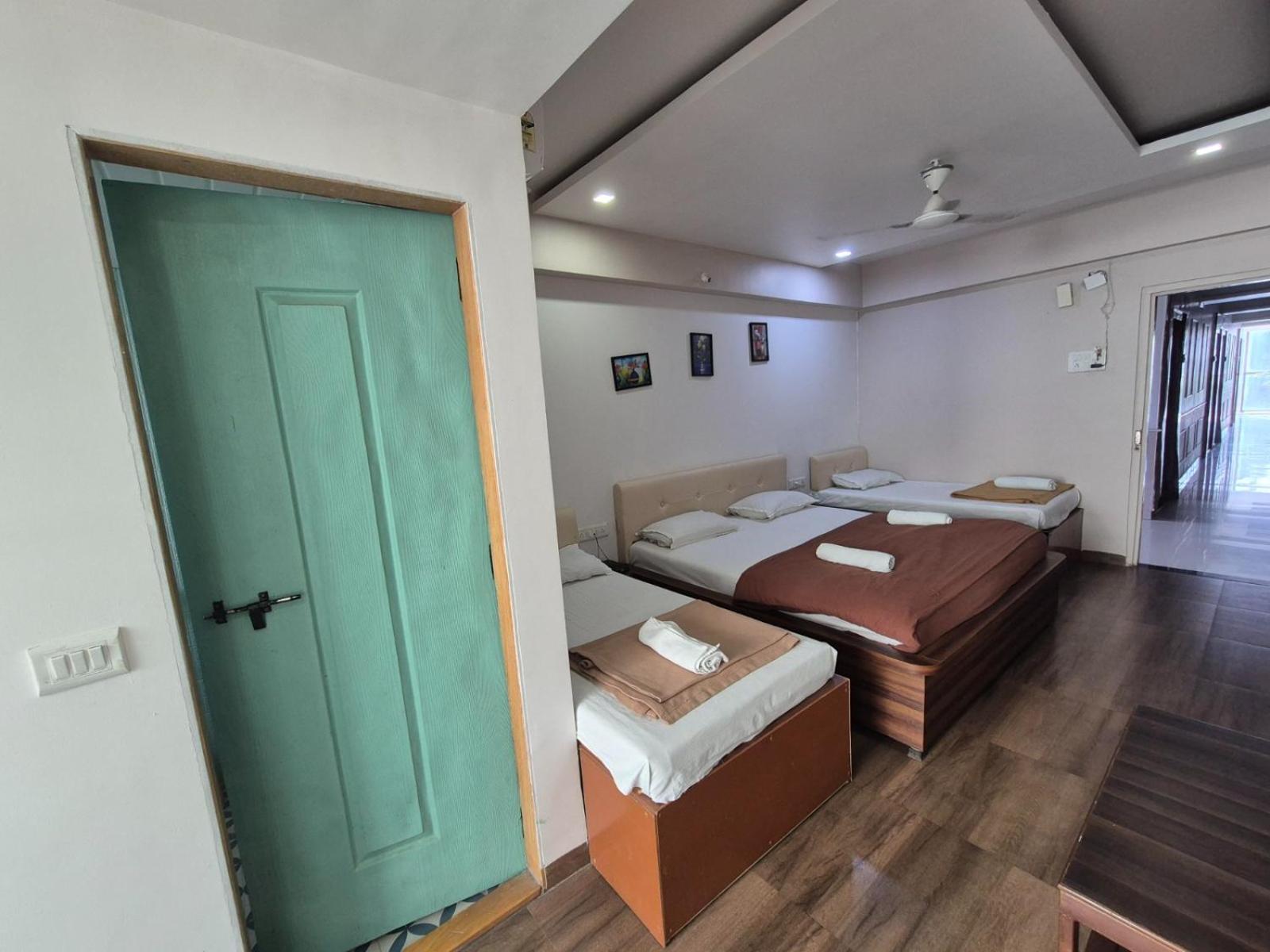 White House Beach Resort, Nagaon Ngoại thất bức ảnh